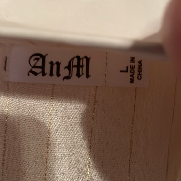 An M rayon flowy, cream w/ gold stripes, razor back, high/low tank top, Size L - Picture 4 of 6